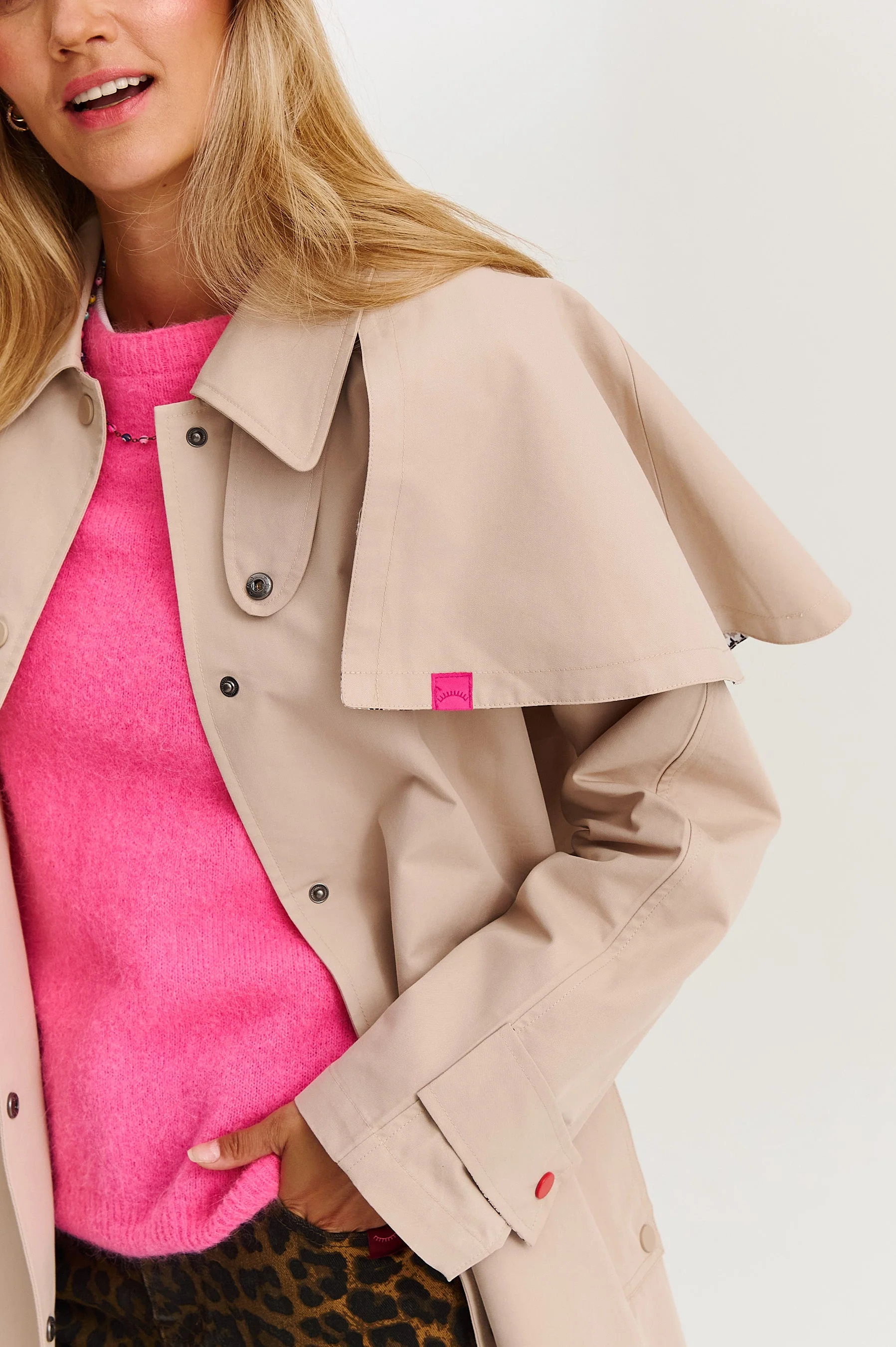 City Nomad trench coat - Image 26