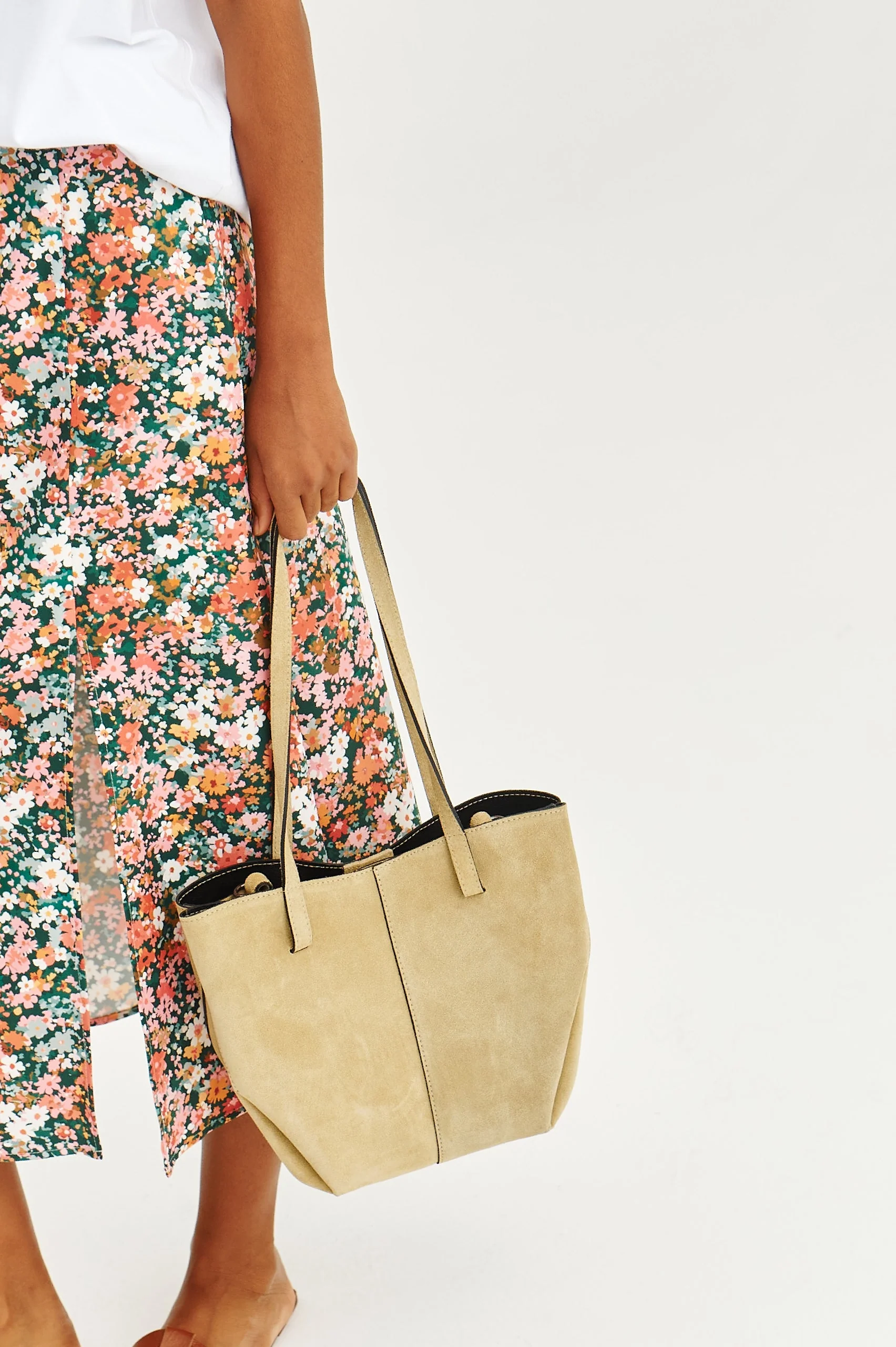 Silky Glow leather shopper bag - Image 4