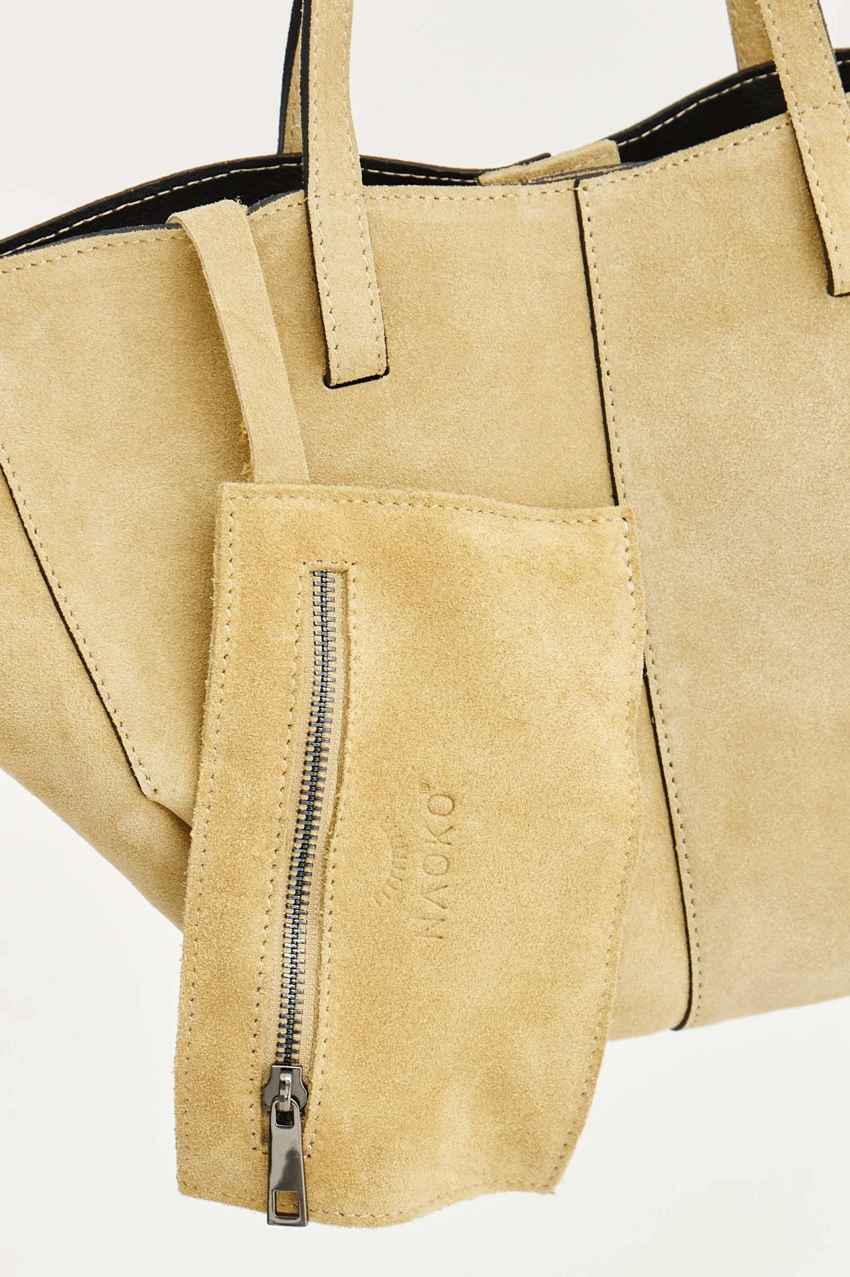 Silky Glow leather shopper bag - Image 9