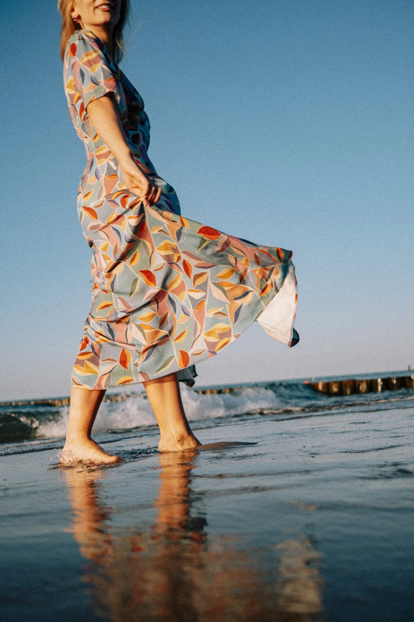 Velvet Wind midi dress - Image 6